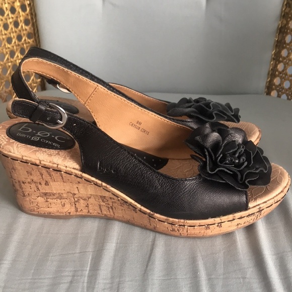 b.o.c. black leather, ankle closure, leather flower motif, wedge sandals size 9 - Picture 4 of 12